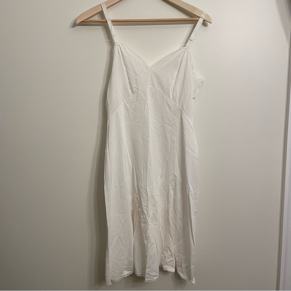 Shadowline Adjustable Strap Full Slip Dress NylonCream Size 36
